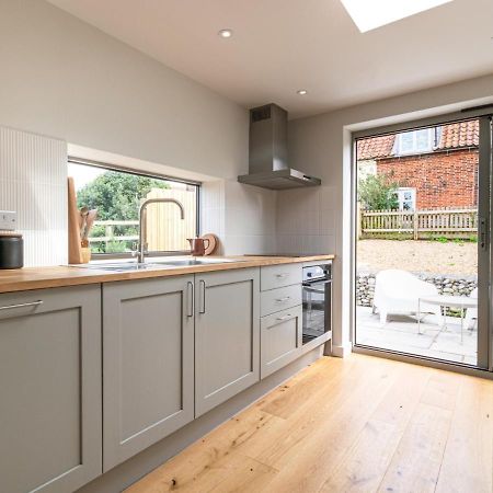 Common View Villa Syderstone Bagian luar foto